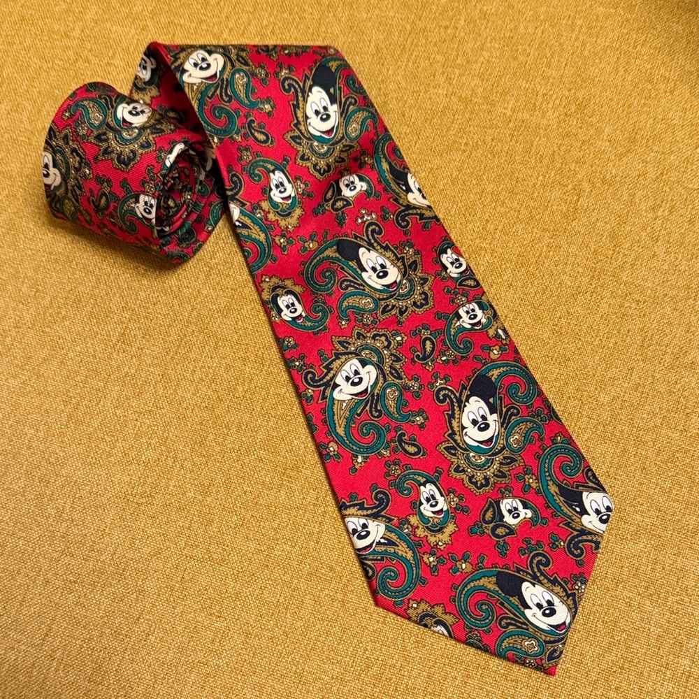 Disney Mickey Mouse Red and Green Paisley Character Tie 100% Silk

[S]